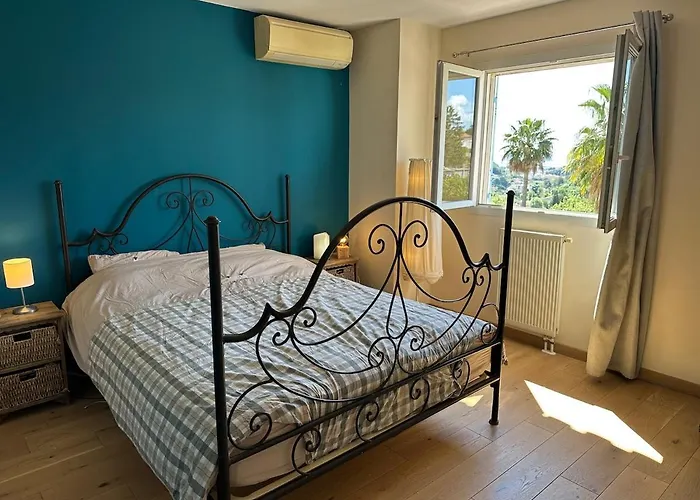 Quiet House, Sea View, With Jacuzzi Willa